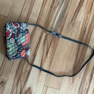 EUC Vera Bradley cross body